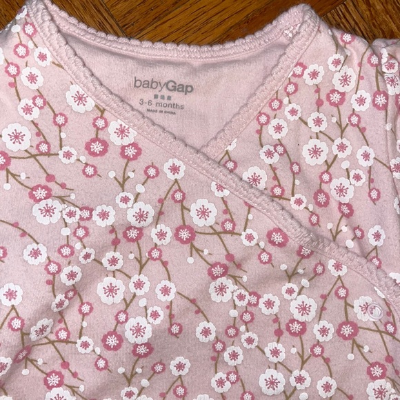 Baby Gap pink flower one piece 3-6 months - Picture 2 of 6